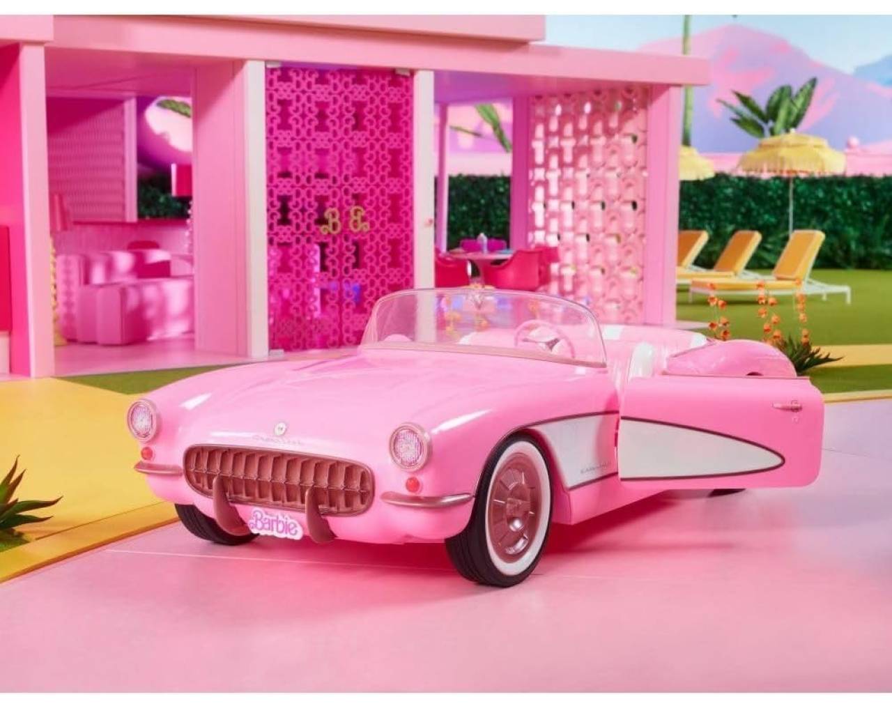 Barbie The Movie: Auto Corvette Rosa Clásico (4 Asientos) - ¡Edición Especial!
